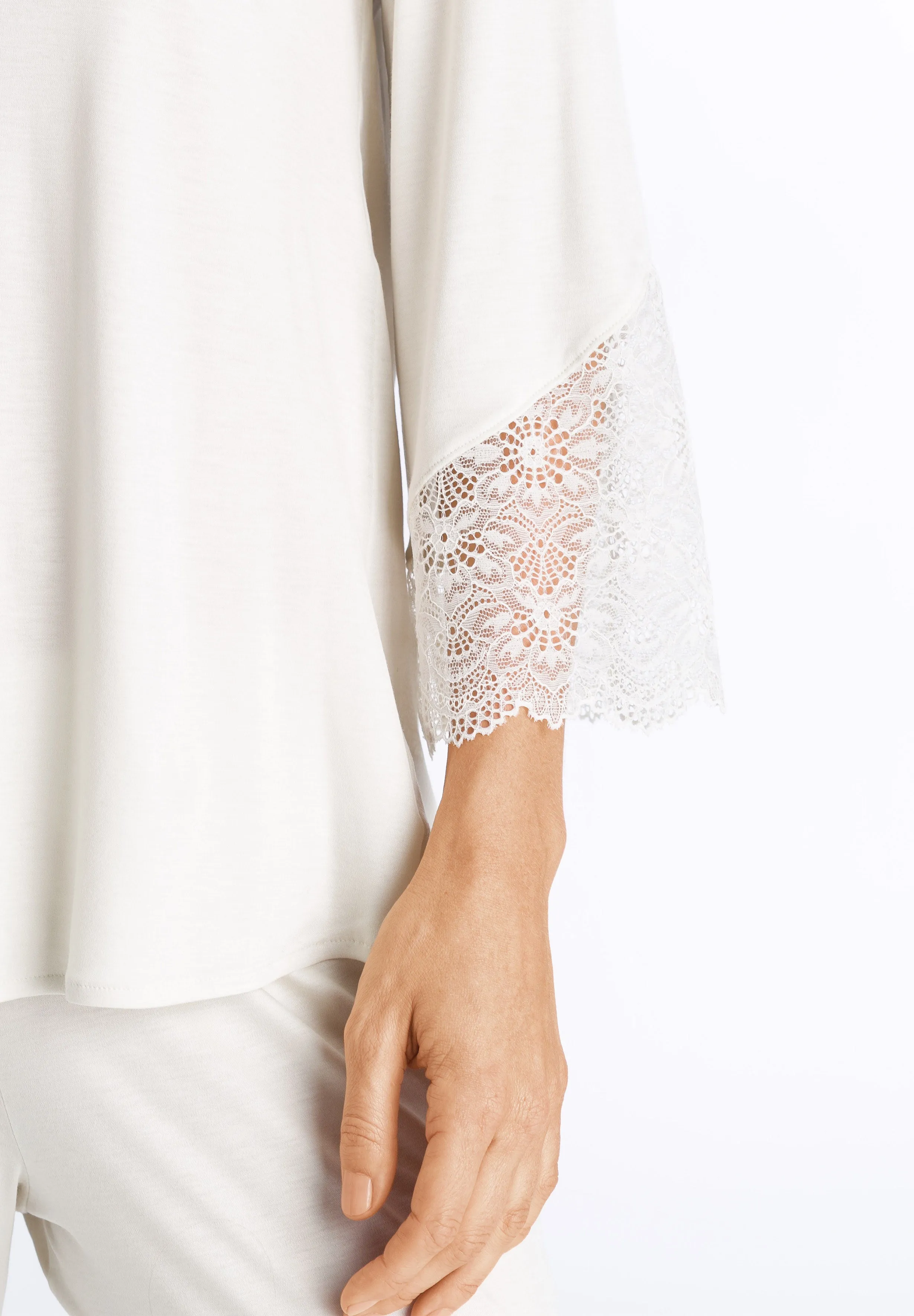 Aria Relaxed Scalloped Lace Blouse | Soft Beige 76661-1221