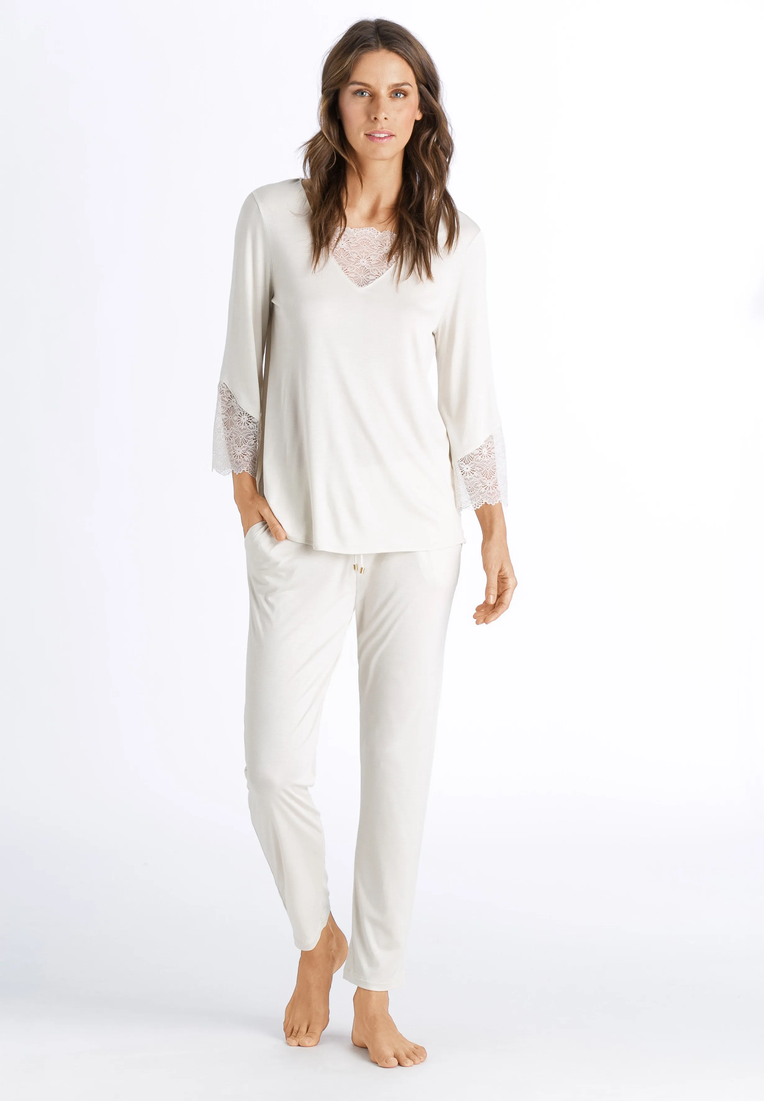 Aria Relaxed Scalloped Lace Blouse | Soft Beige 76661-1221