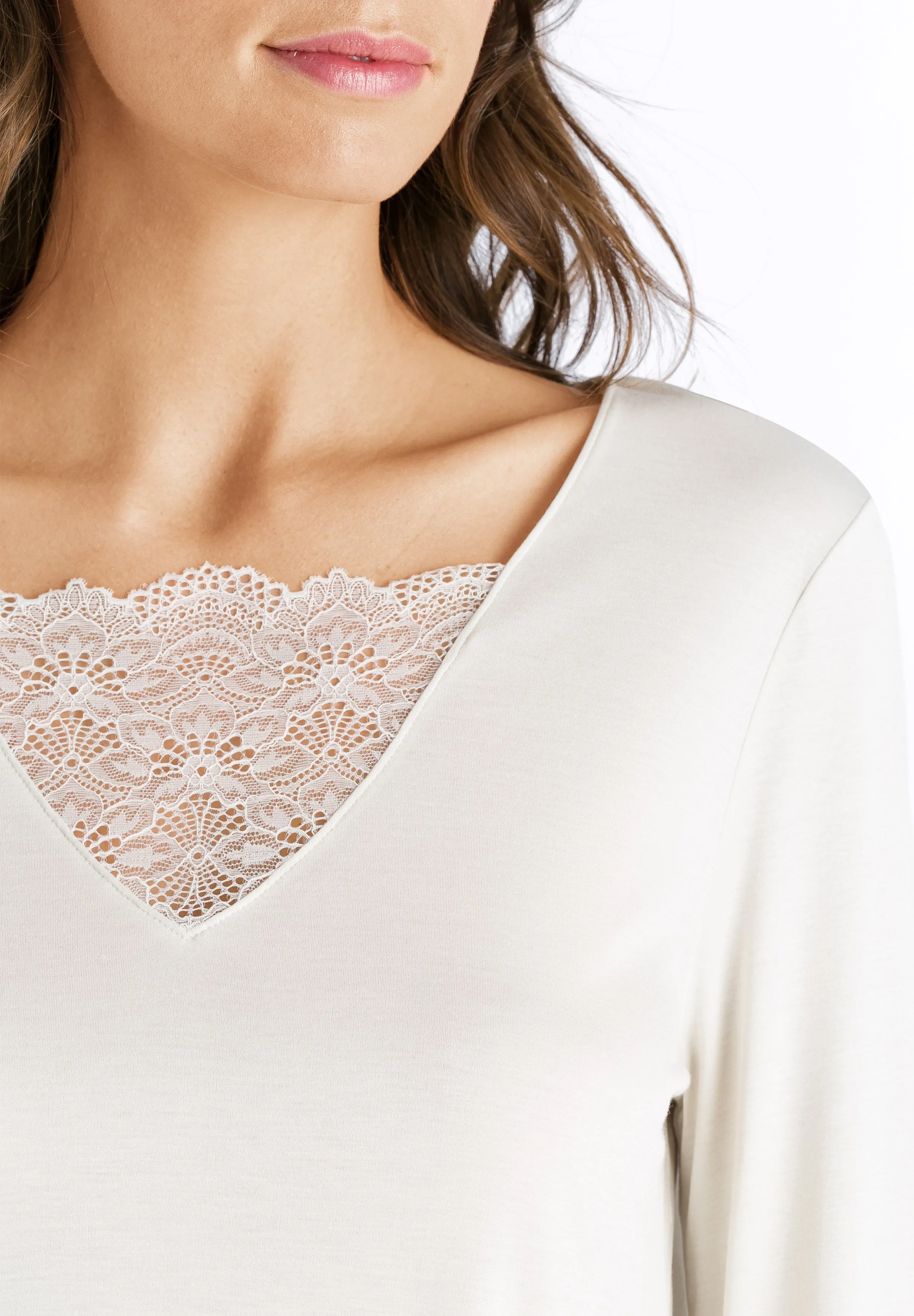 Aria Relaxed Scalloped Lace Blouse | Soft Beige 76661-1221