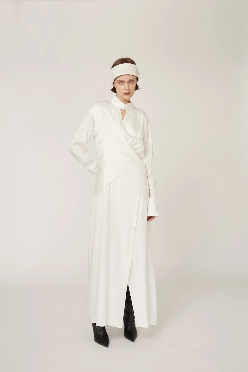 Framed embroidery wrap dress (White)